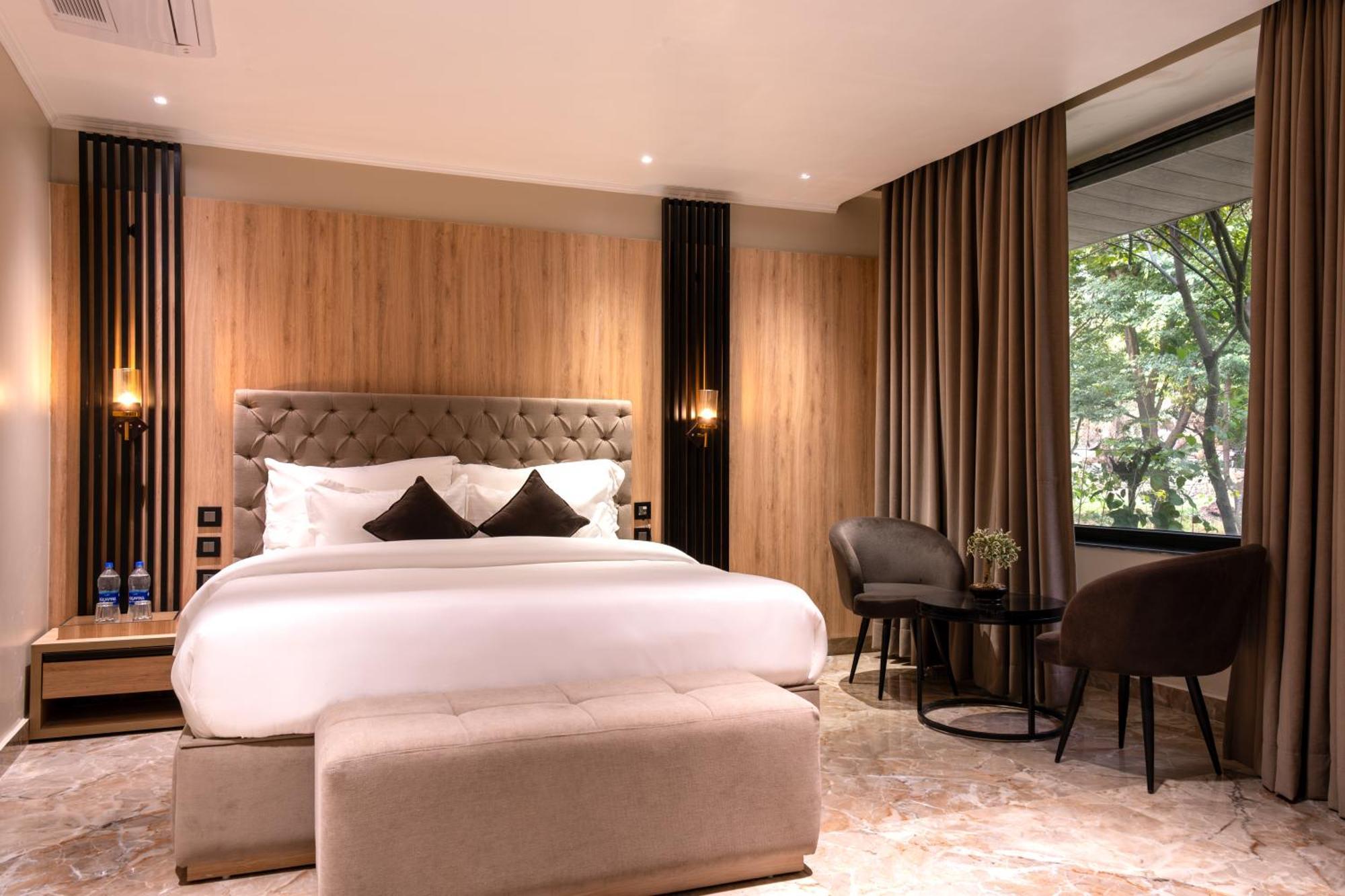 Alpine Hotel And Villas Dharamshala Bagian luar foto
