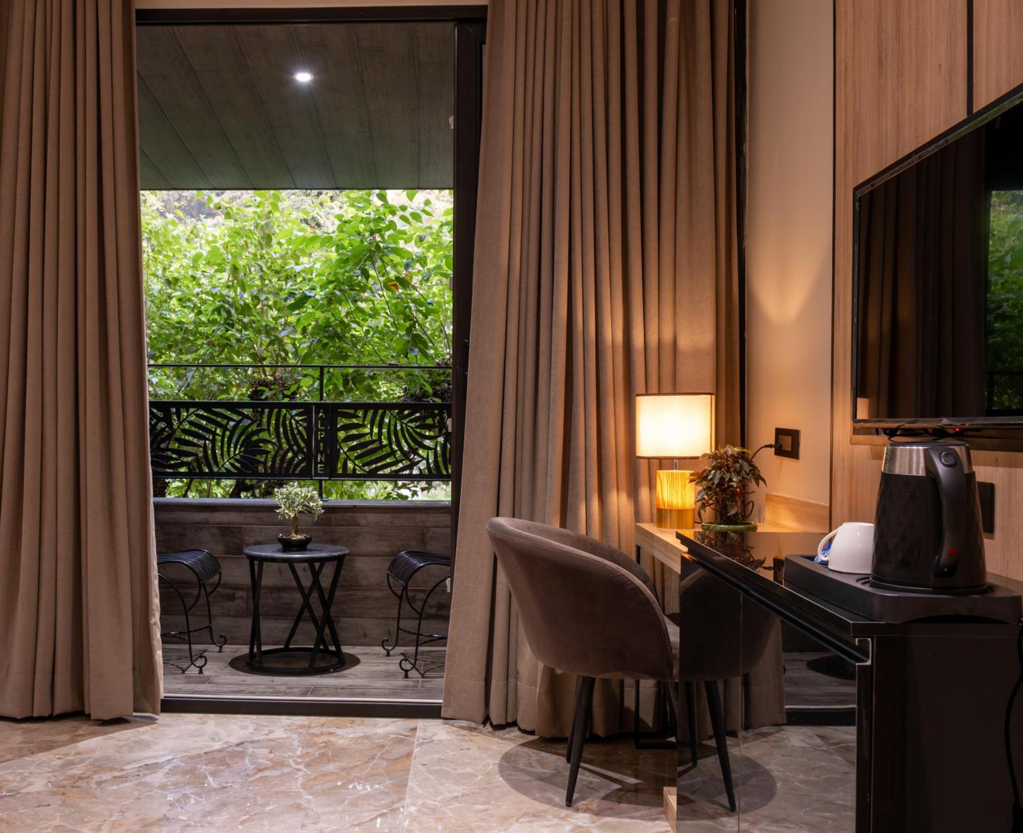 Alpine Hotel And Villas Dharamshala Bagian luar foto